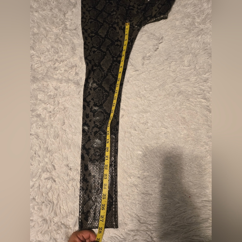 Commando Reptile Embossed Faux Leather Leggings in Grey Snakeskin  Size S - Picture 4 of 11